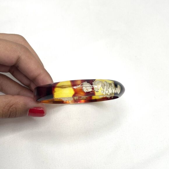 Rare Vintage Reverse Carved Grape Vine Brown & Yellow Resin Bangle Bracelet - Picture 7 of 9